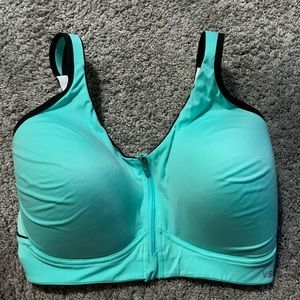 New Without Tags Victoria’s Secret VSX Sport Bra. Size 34DDD.